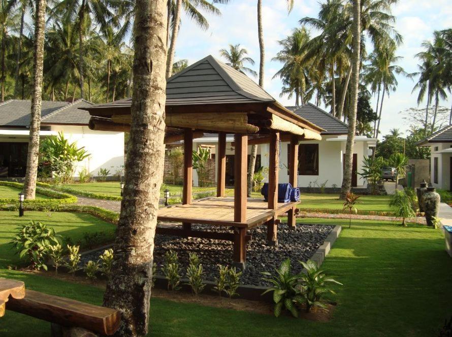 Dream Estate Resort Senggigi Buitenkant foto
